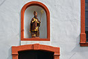 34 kath. Pfarrkirche St. Nikolaus - Der Namenspatron über dem Eingang ? : DSC_0133-k