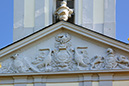 46 Burg; Burgkirchen-Frontgiebel m. Burggrafen-Wappen Waldbott von und zu Bassenheim  DSC_0091-k